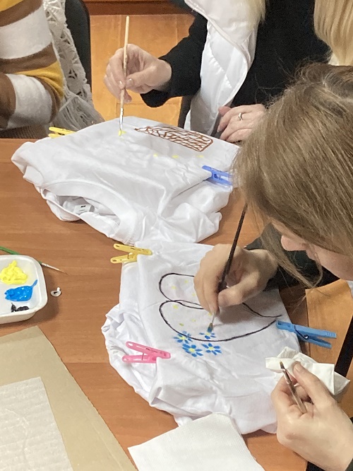 Taller de pintura sobre camisetas - 2