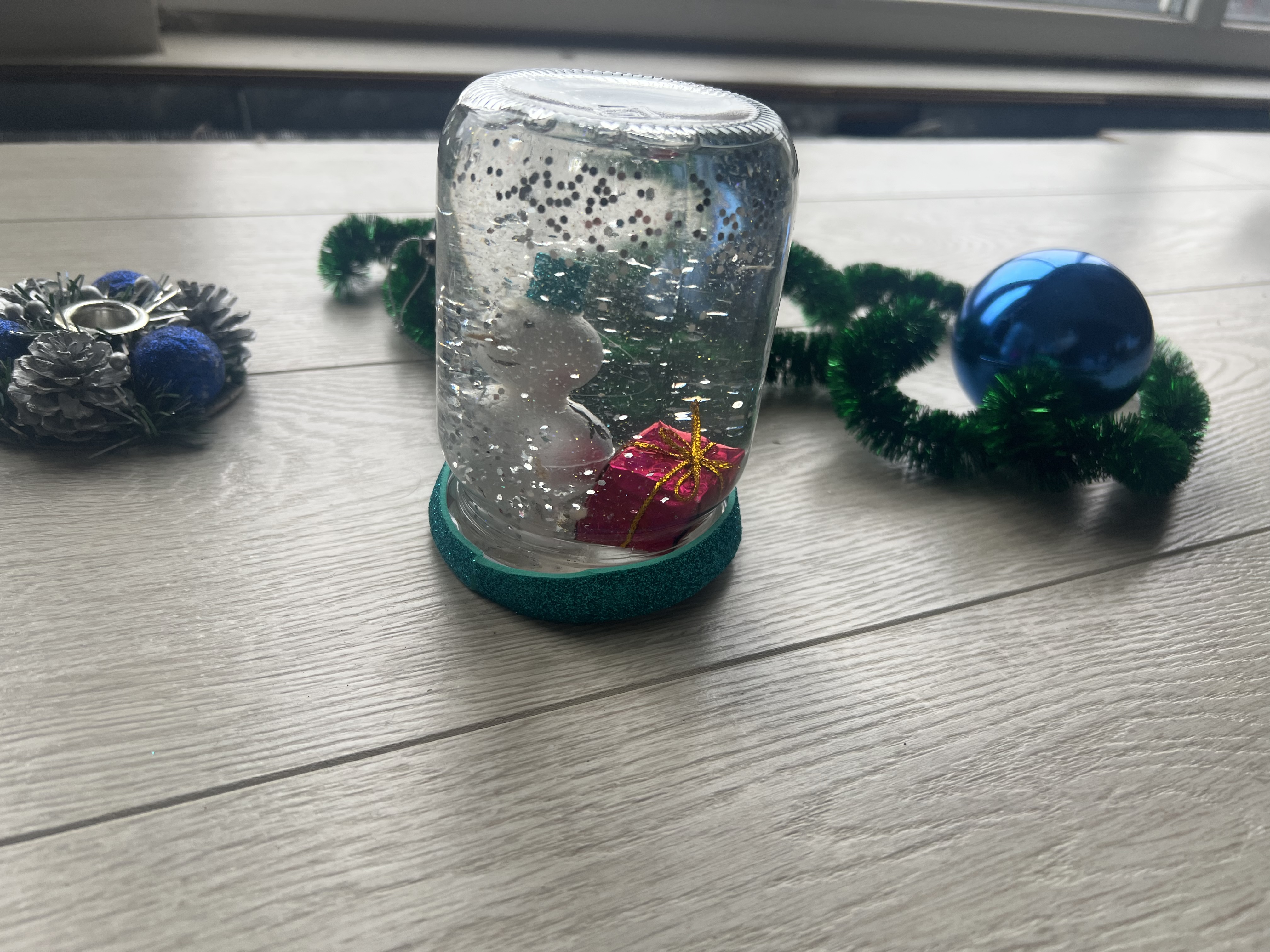 Tarro de clase magistral de año nuevo con nieve. - 3
