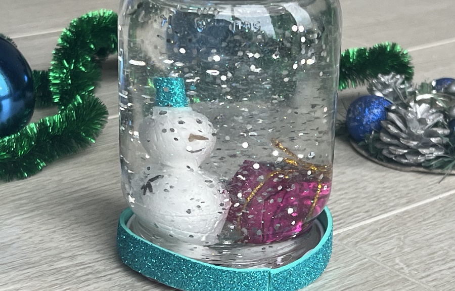 Tarro de clase magistral de año nuevo con nieve. - 4